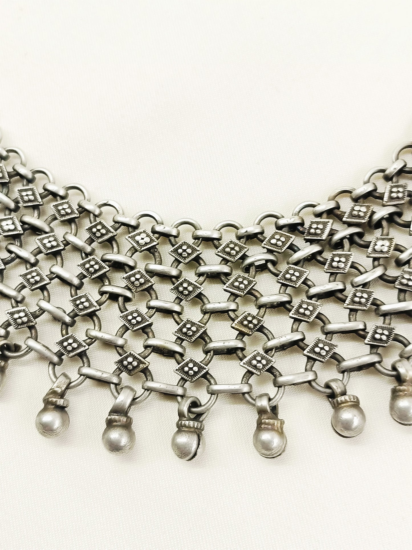Trayi Plain Oxidized Neckpiece