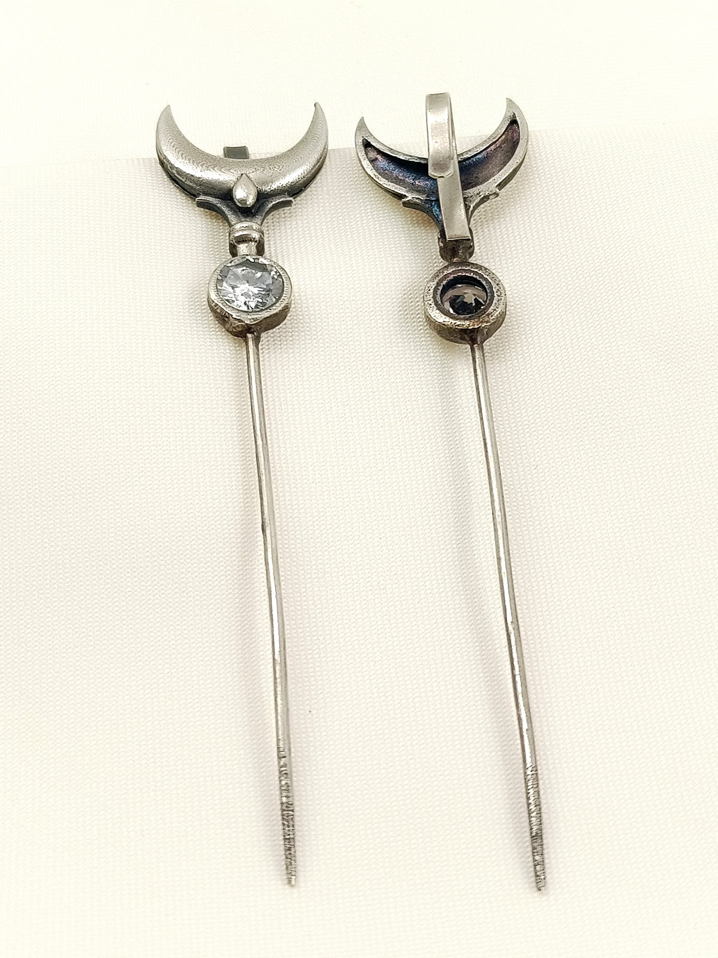 Nisheet White Men's Earcuff