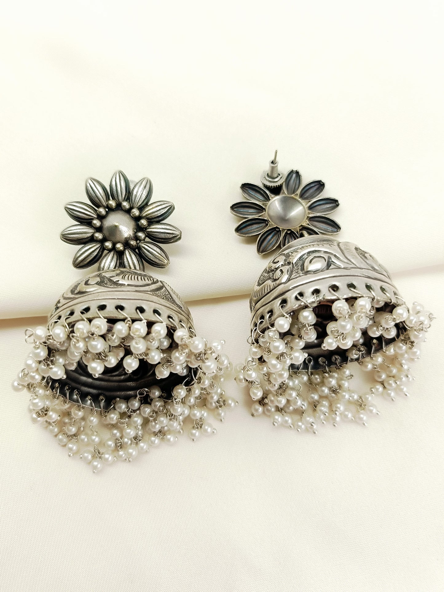 Akushi Plain Oxidized Floral Jhumki