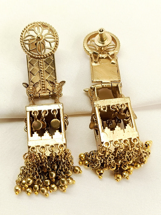 Sanhita Golden Chariot Oxidized Earring