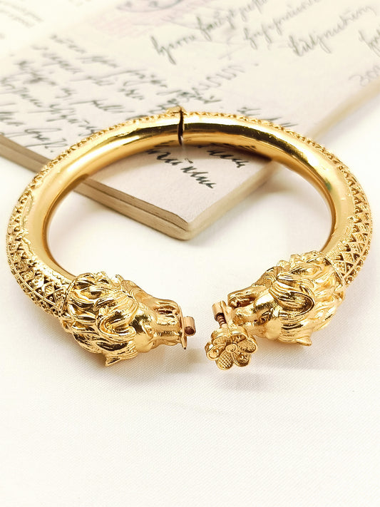 Nirav Golden Men's Royal Lion Kada
