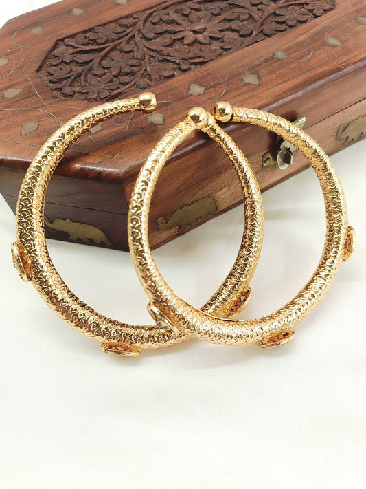 Dhanvanti White Hasli Styled Antique Anklet