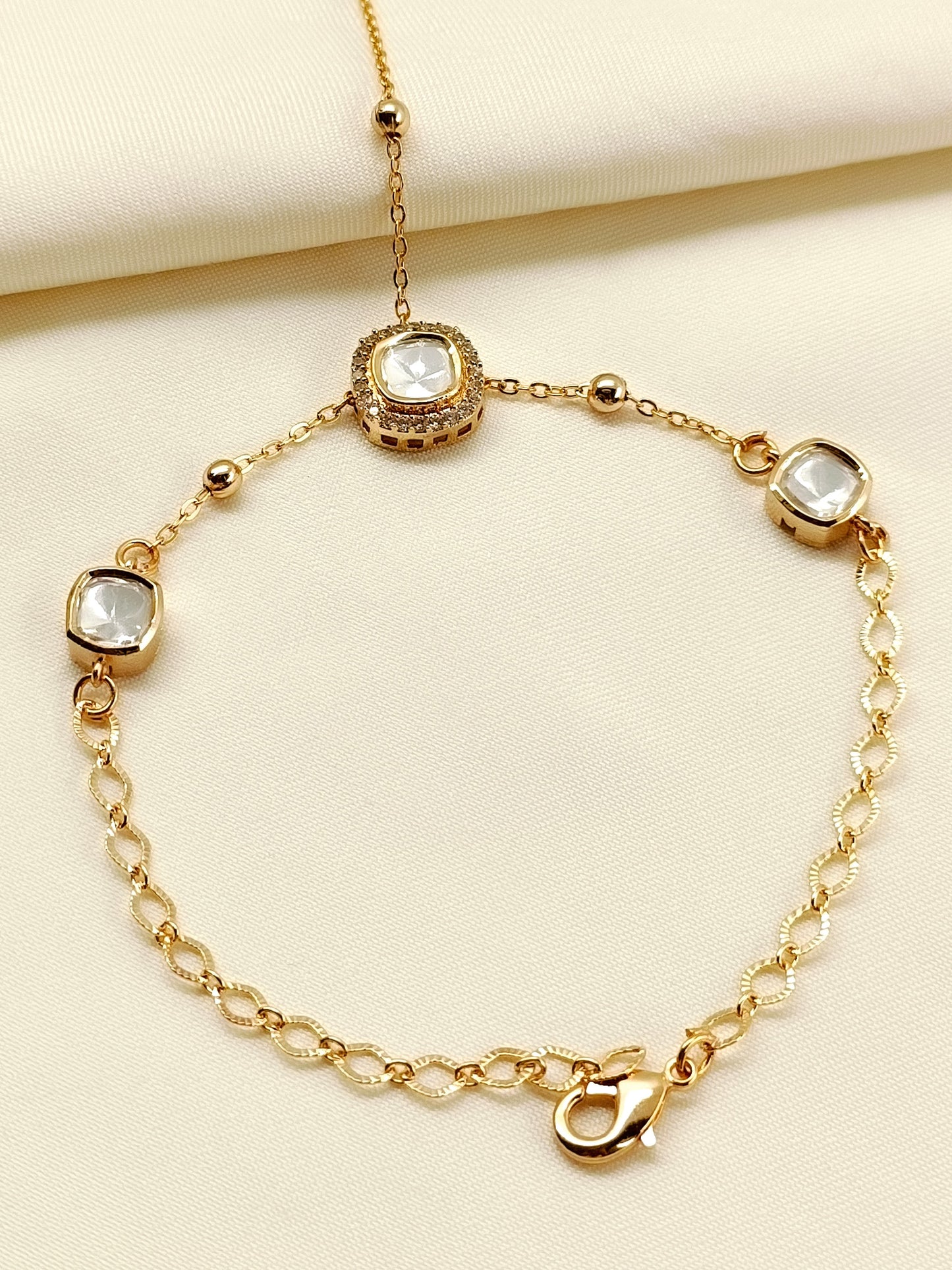 Bahrain White Kundan Hathphool [Price Is For Single Piece]