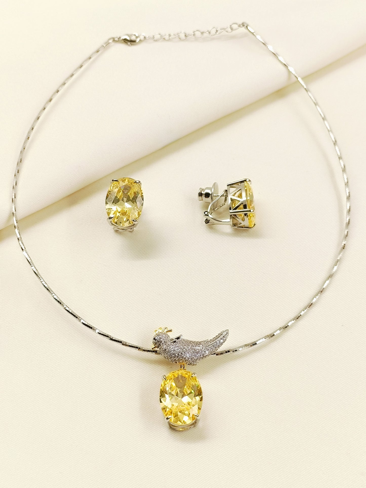 Heba Yellow American Diamond Pendant Set With Hasli