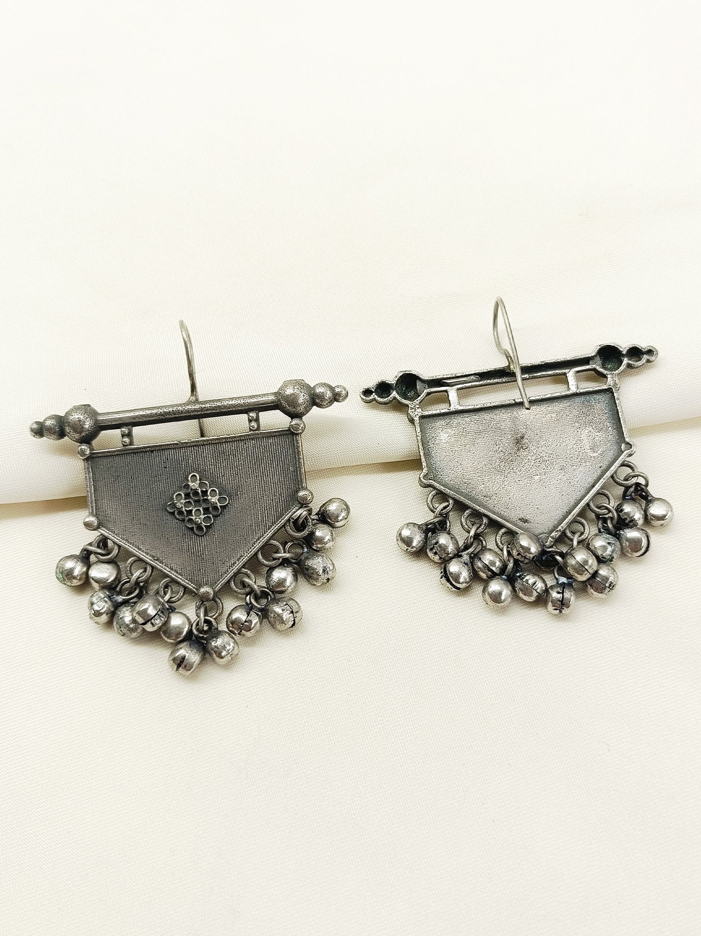 Writu Plain Oxidized Earring