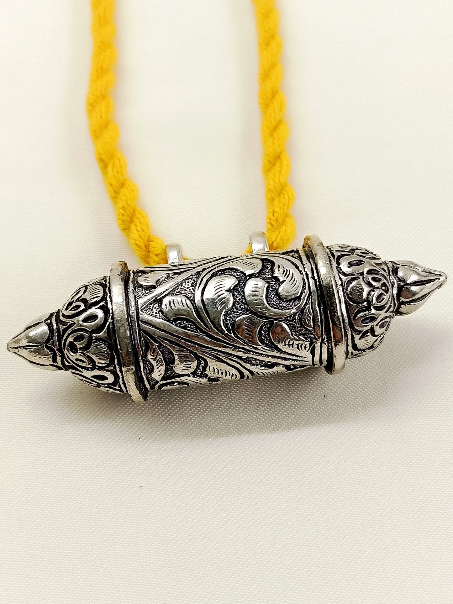 Roshvik Yellow Oxidized Tabiz Men's Neckpiece