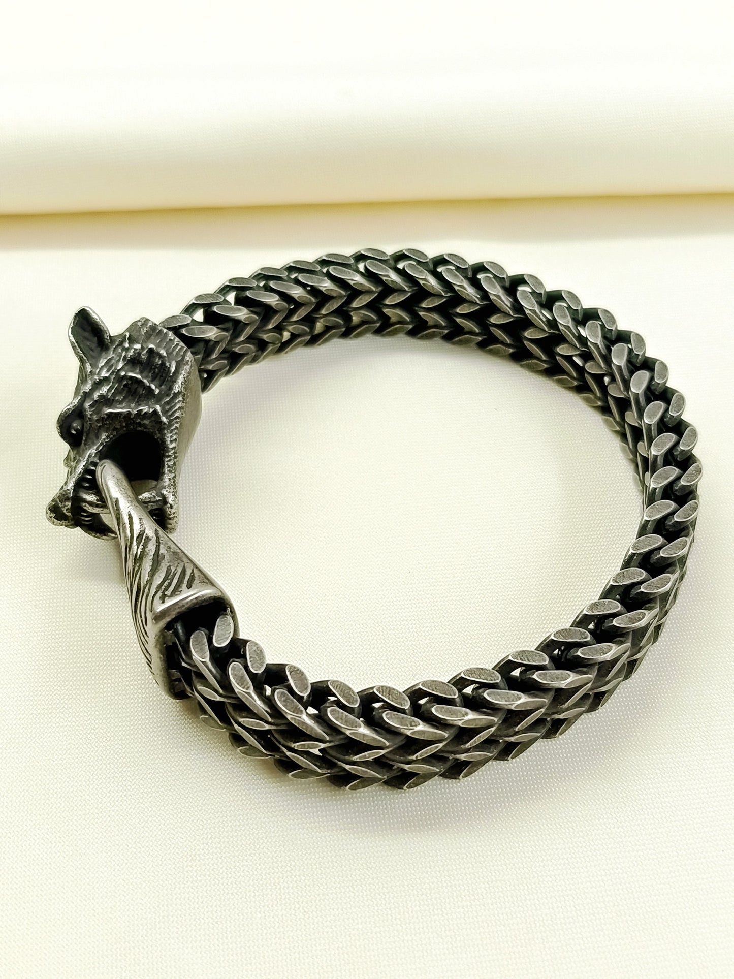Kaiyen Black Men's Wolf Head Chain Bracelet