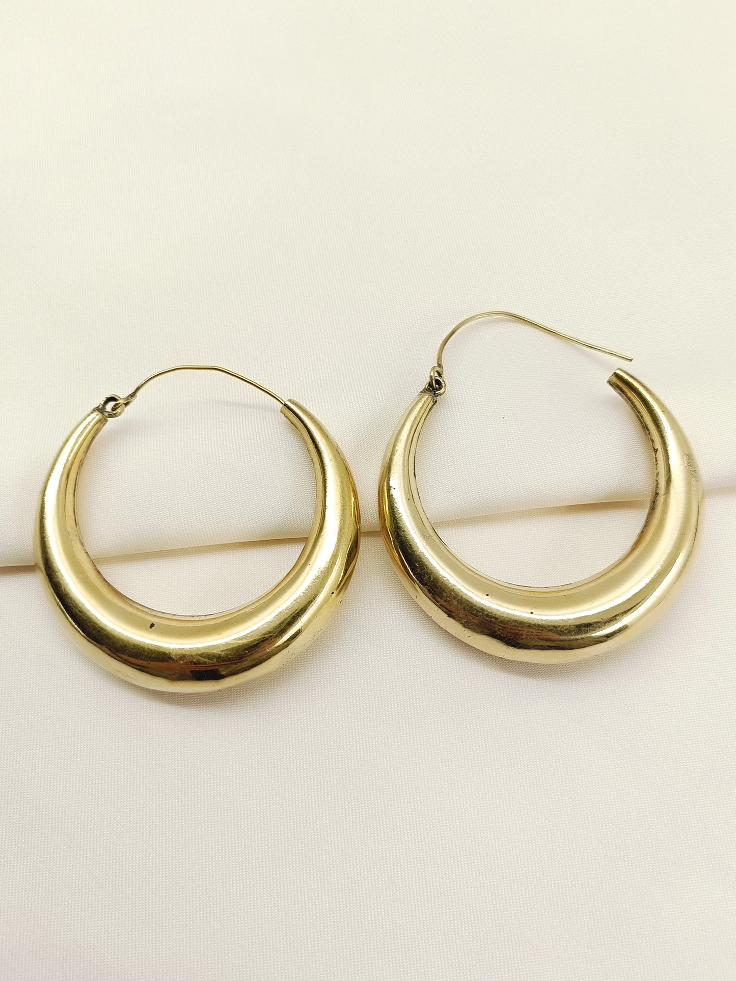Chetas Golden Men's Earring