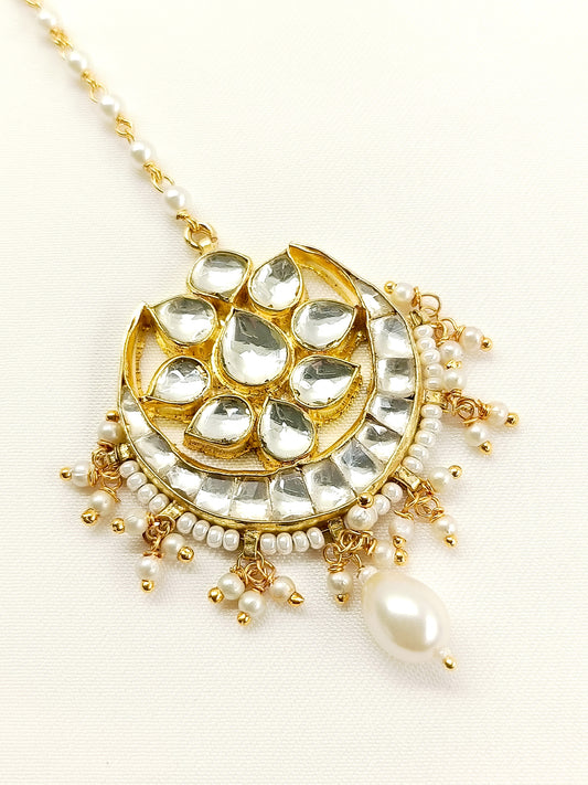 Gulnaaz White Kundan Teeka