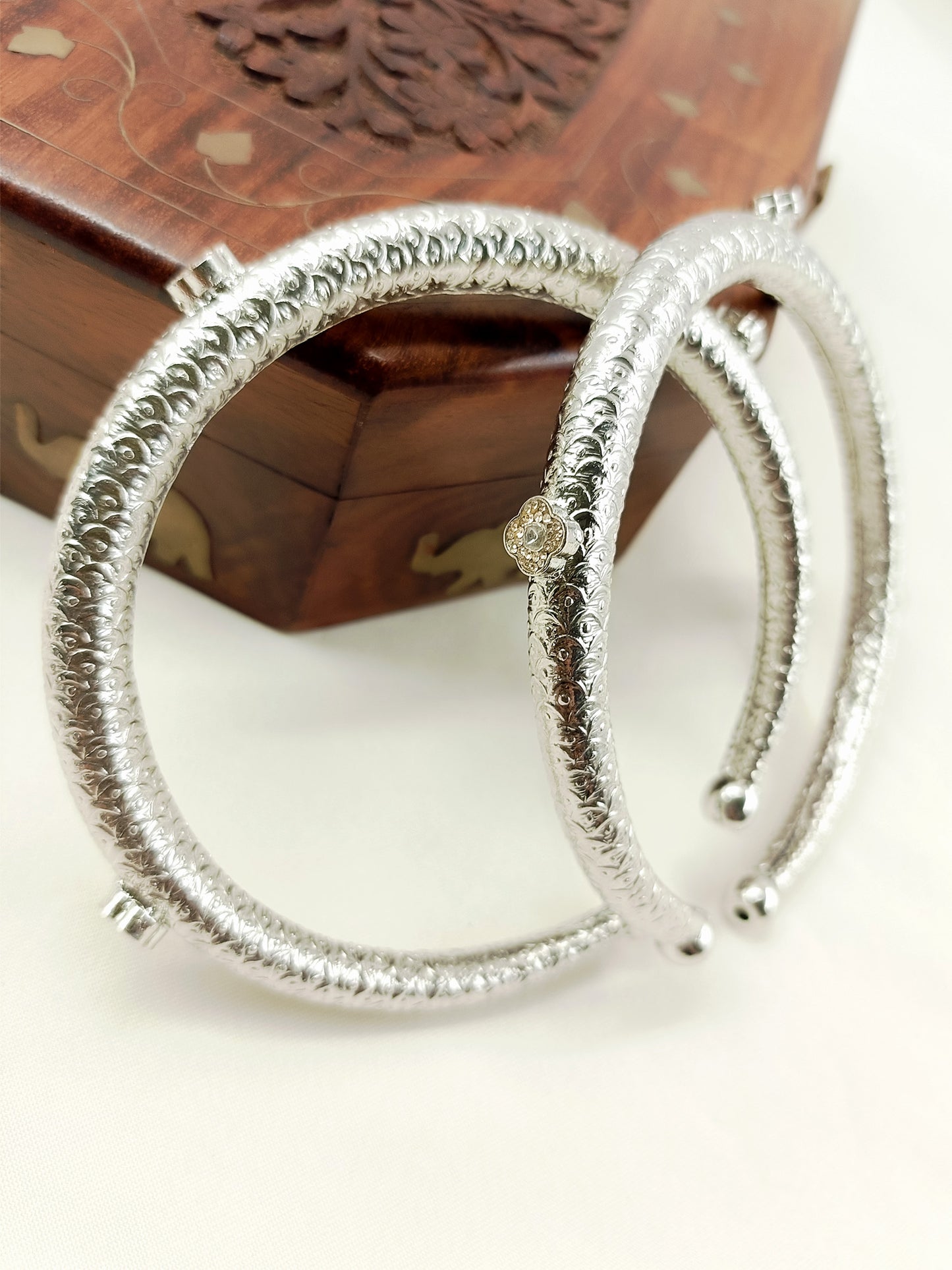 Ruhu Silver Hasli Styled Oxidized Anklet