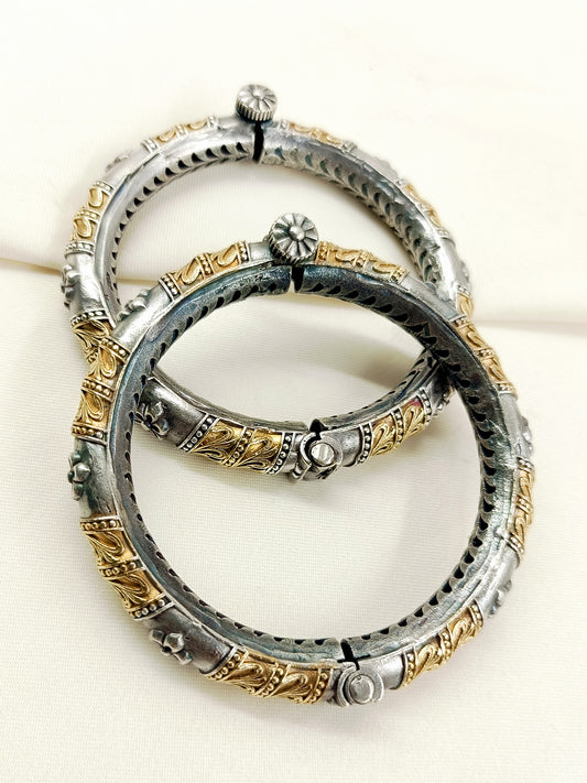 Shruti Dual Tone Oxidized Bangles