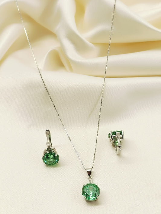 Kasni Green 92.5 Silver Peridot Gemstone Pendant Set