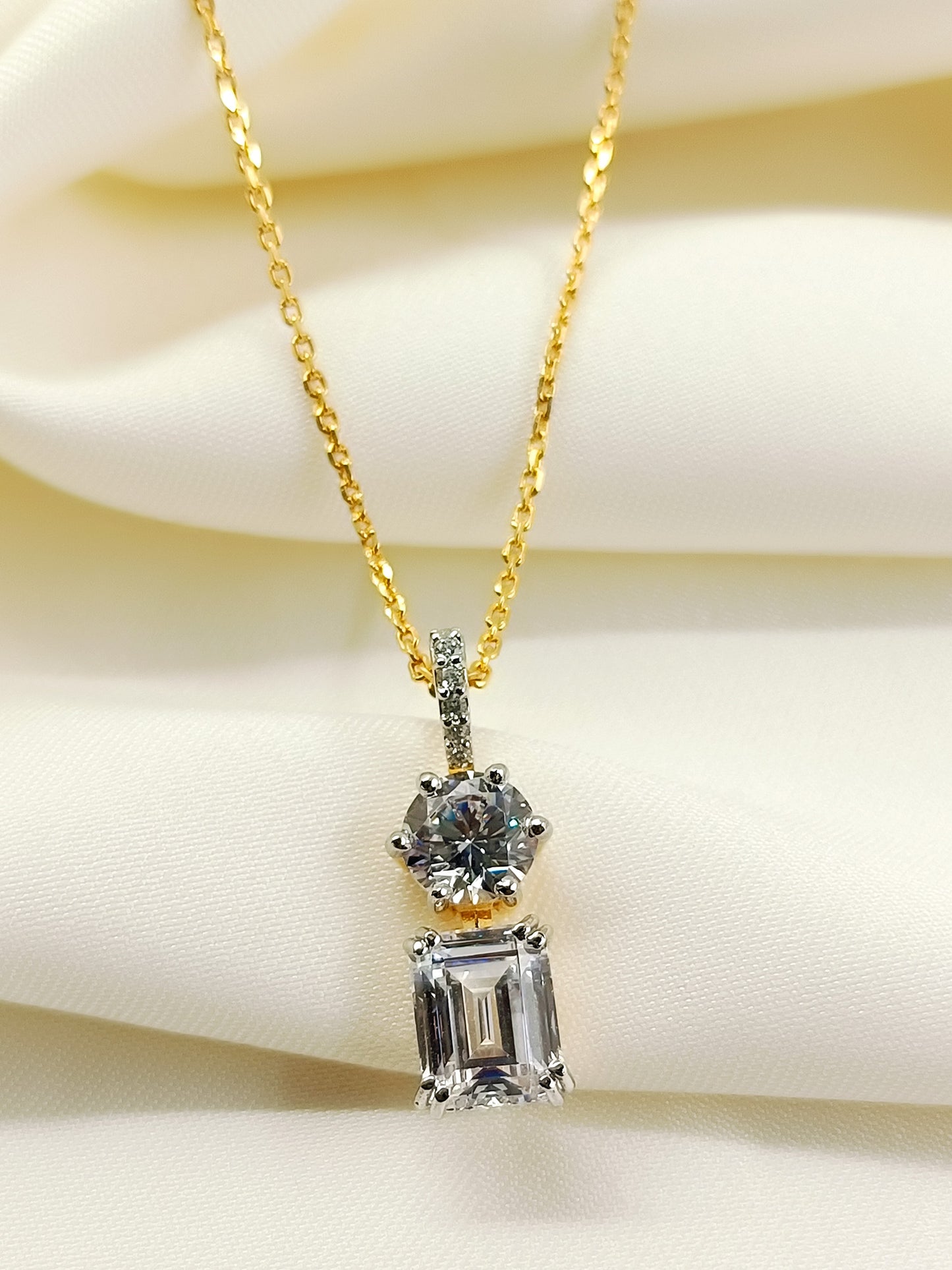 Neeharika 92.5 Silver Swarovski Stone Pendal