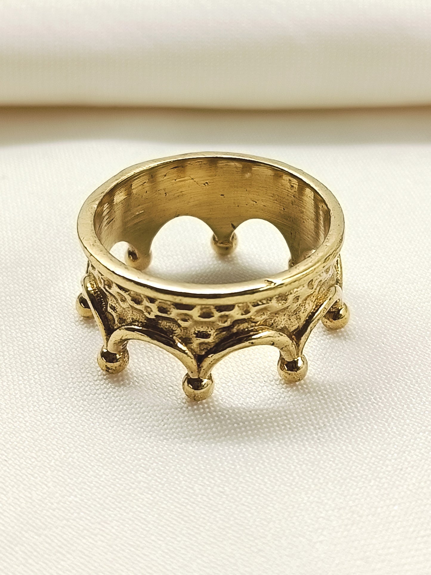 Anvik Golden Men's Finger Ring