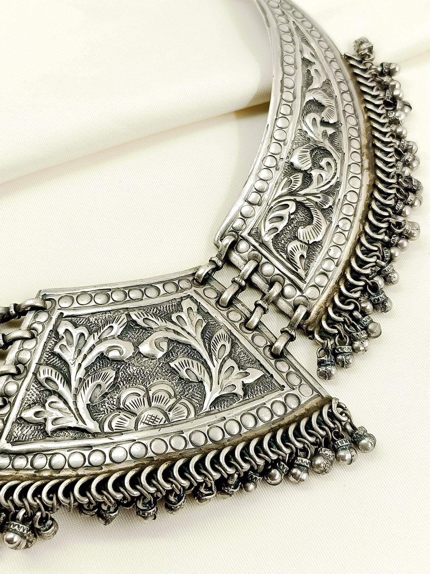 Ayansh Plain Men's Neckpiece