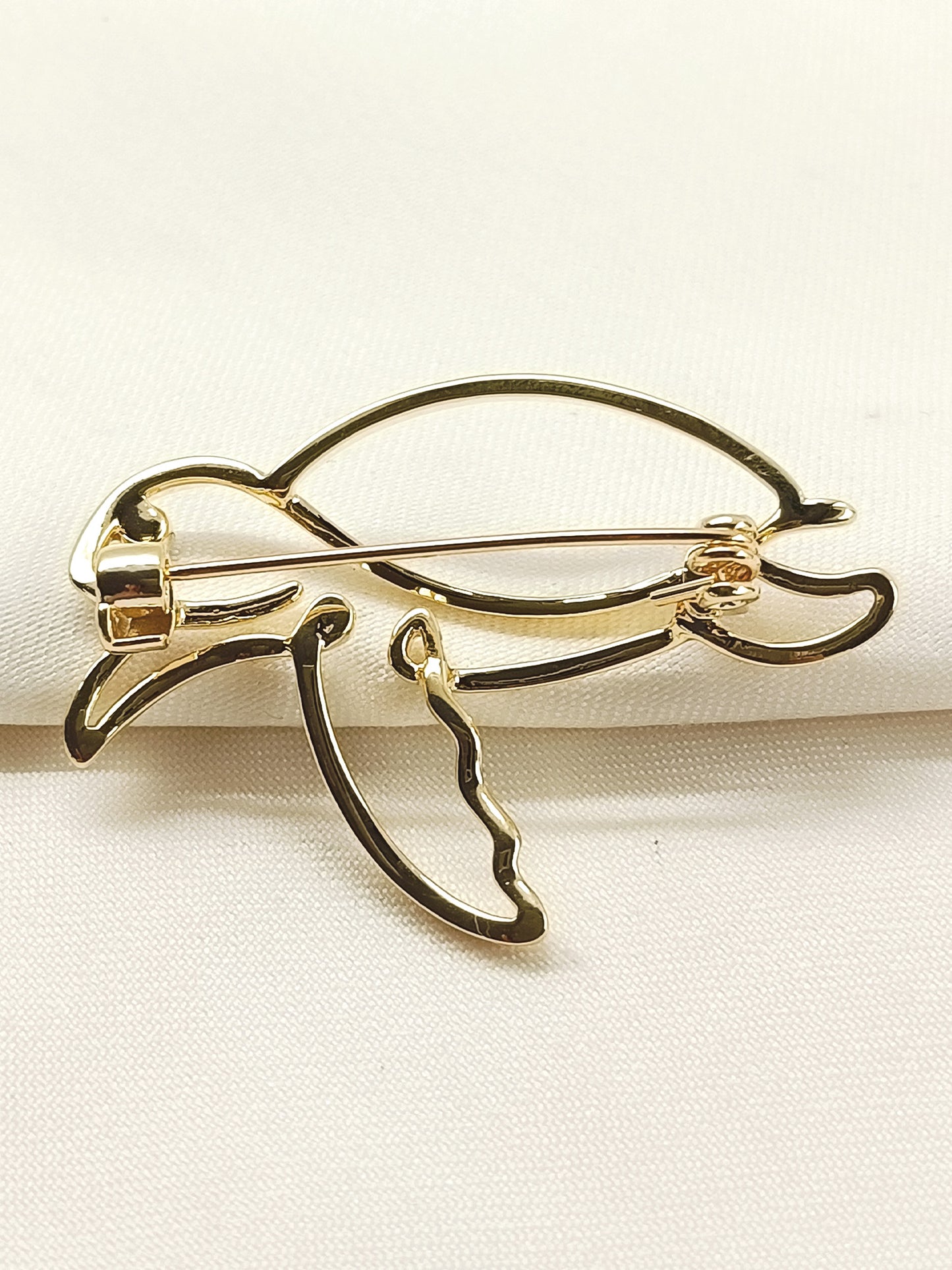 Trayi Golden Turtle Brooch