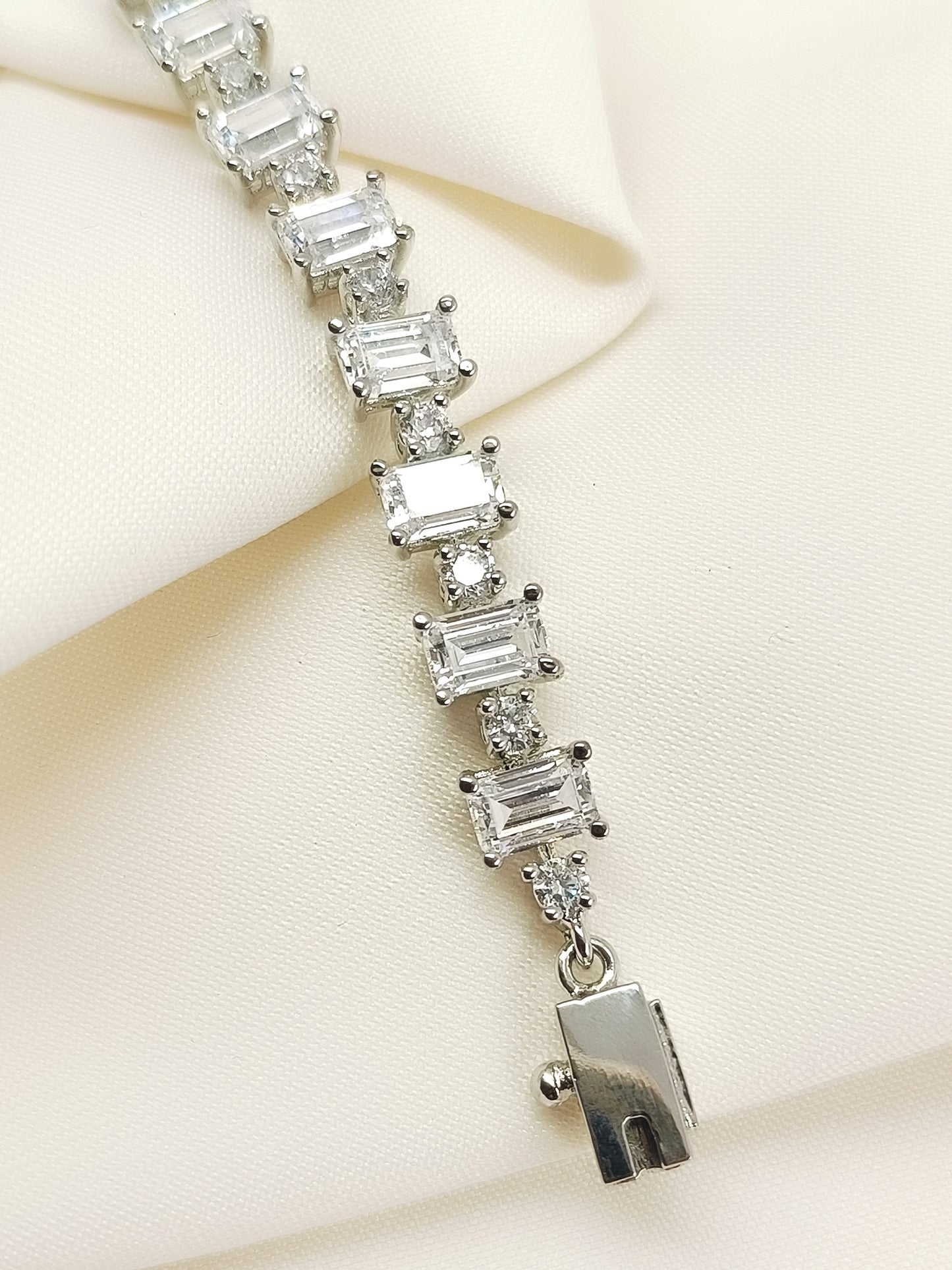 Chakshu White 92.5 Silver American Diamond Bracelet