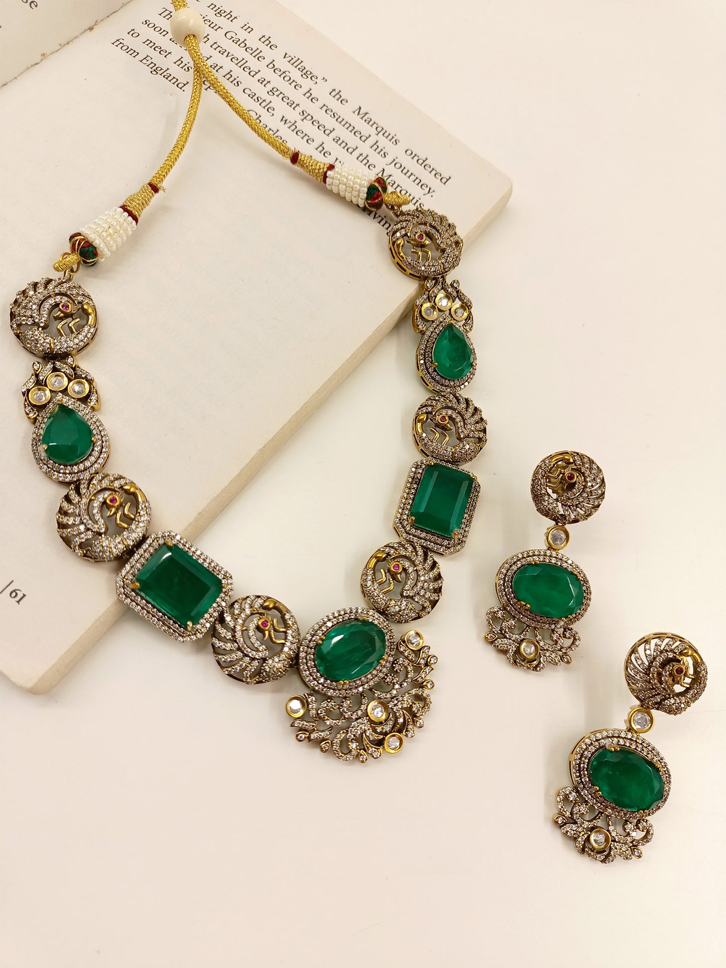 Ruhaniyat Green Victorian Necklace Set