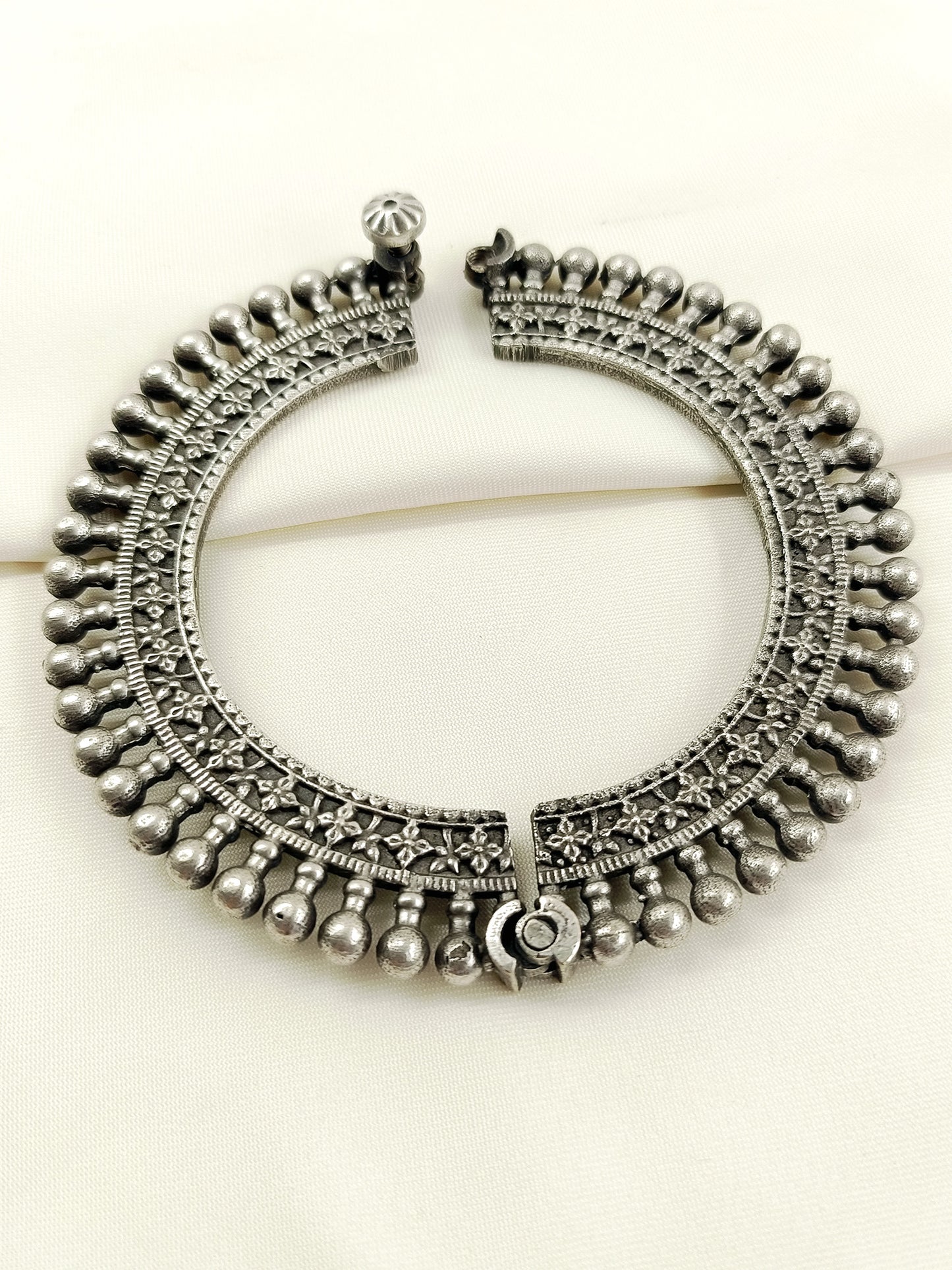 Dyuthi Plain Oxidized Bangle