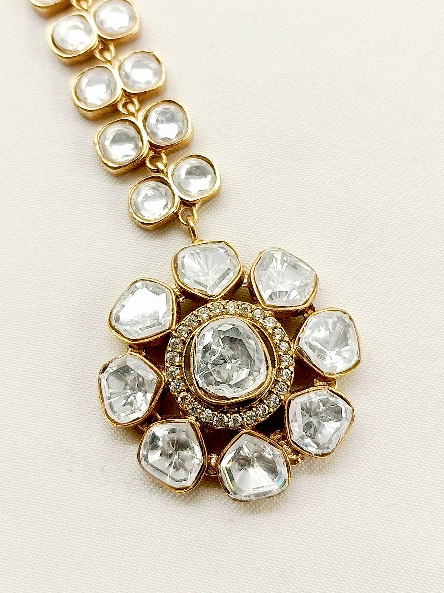 Mehrunisa White Kundan Maangteeka