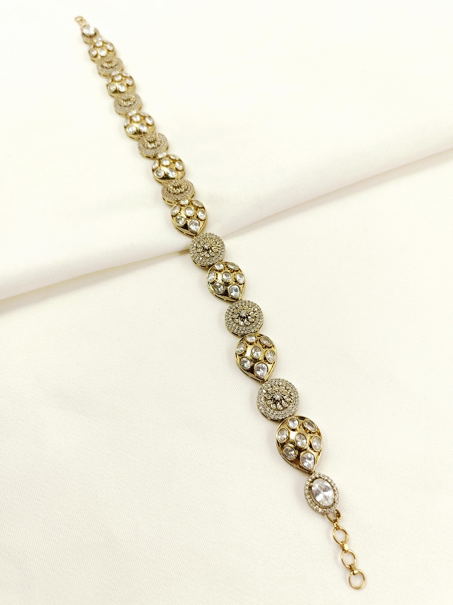 Sarla White Kundan Sheeshpatti