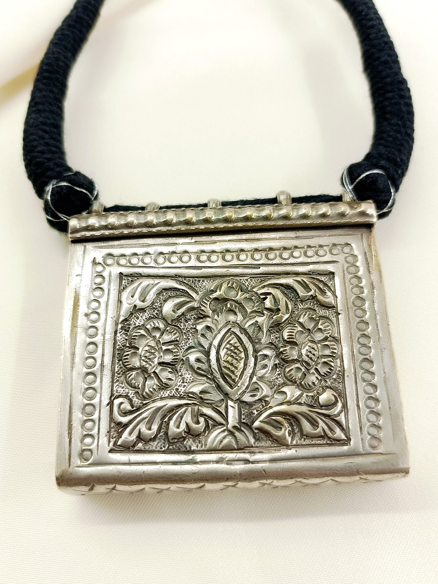 Aryavir Black Men's Neckpiece