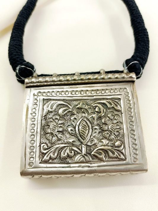 Aryavir Black Men's Neckpiece