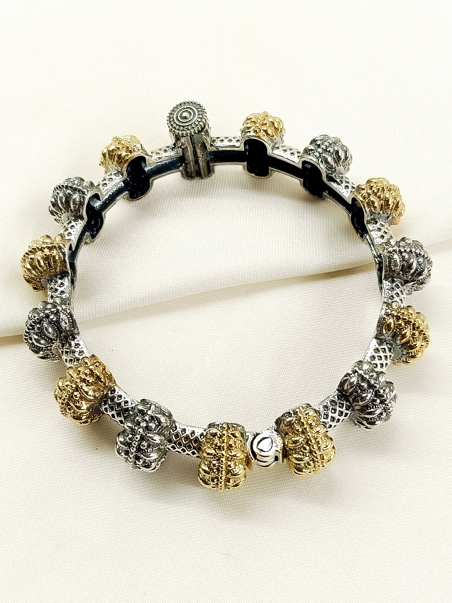 Naina Two Tone Oxidized Kada