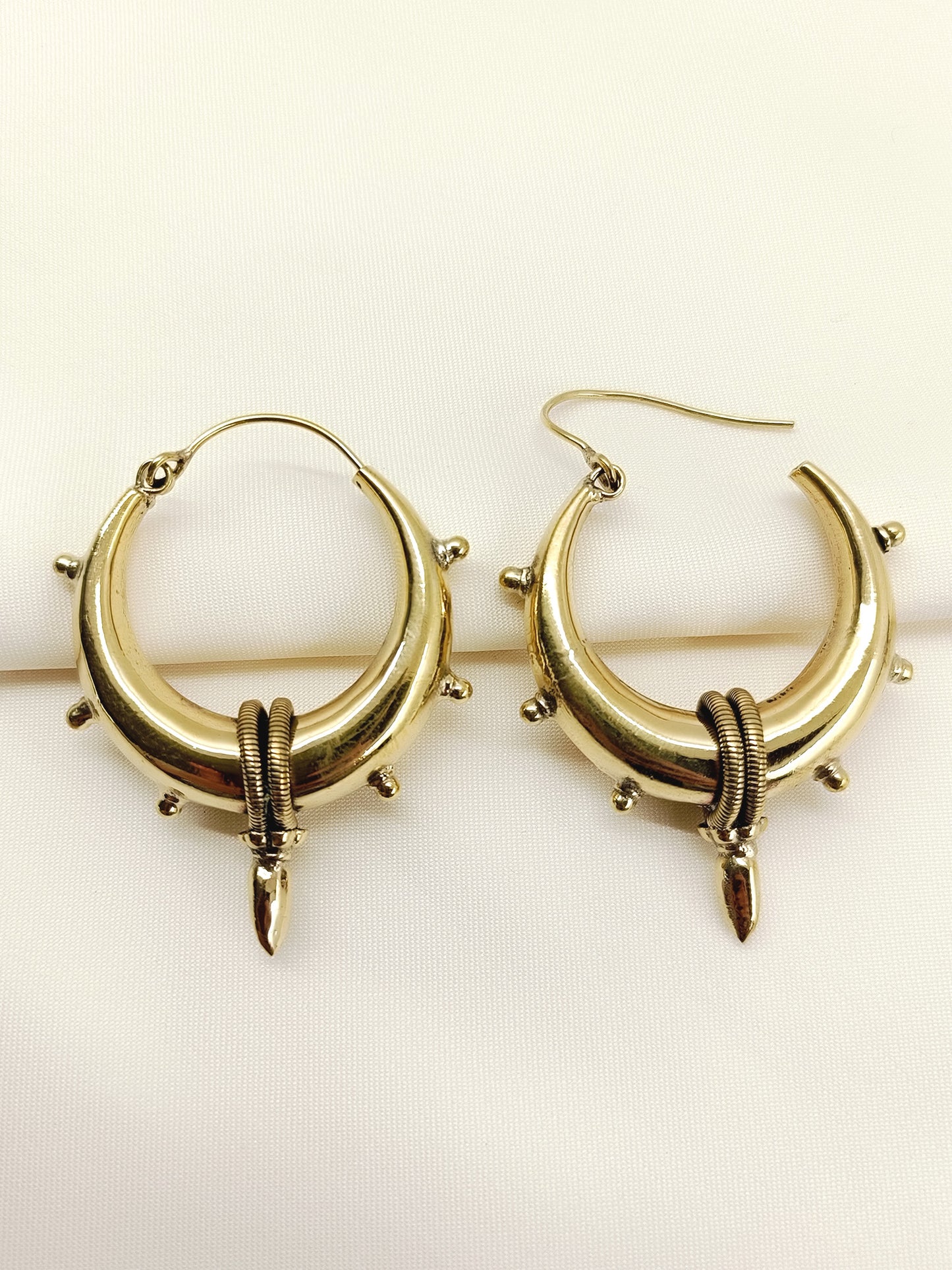 Dheer Golden Men's Earring