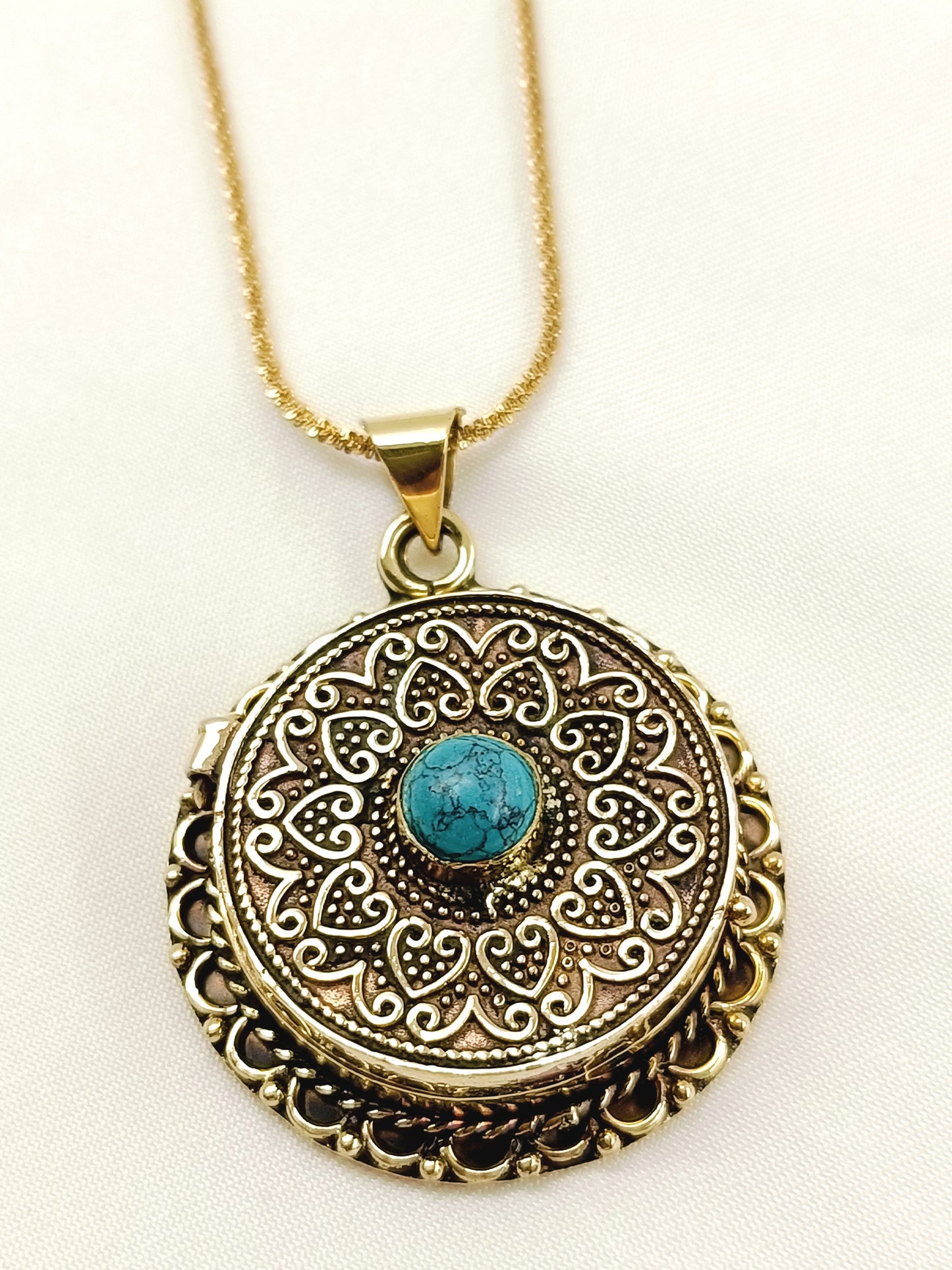 Chinmay Golden Men's Neckpiece