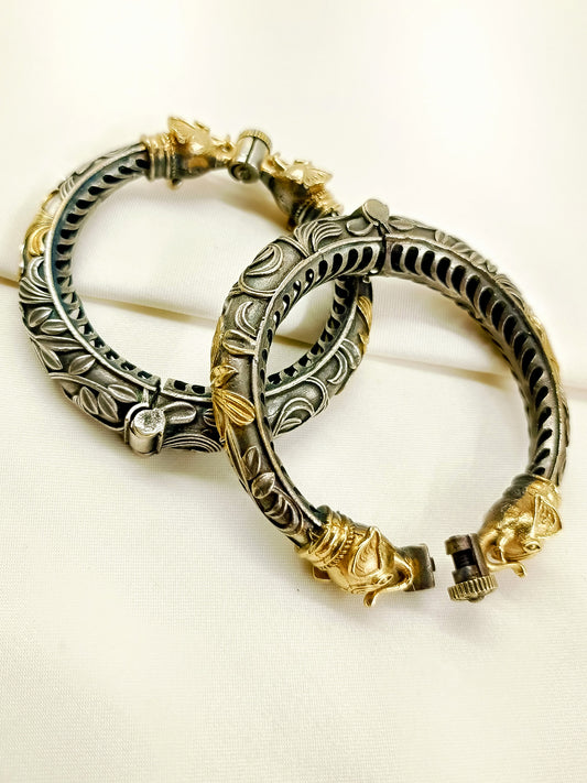 Utkarsha Dual Tone Oxidized Bangles