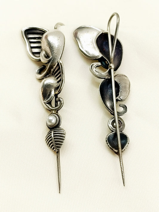 Kriday White Pearl Elephant Men's Earcuffs