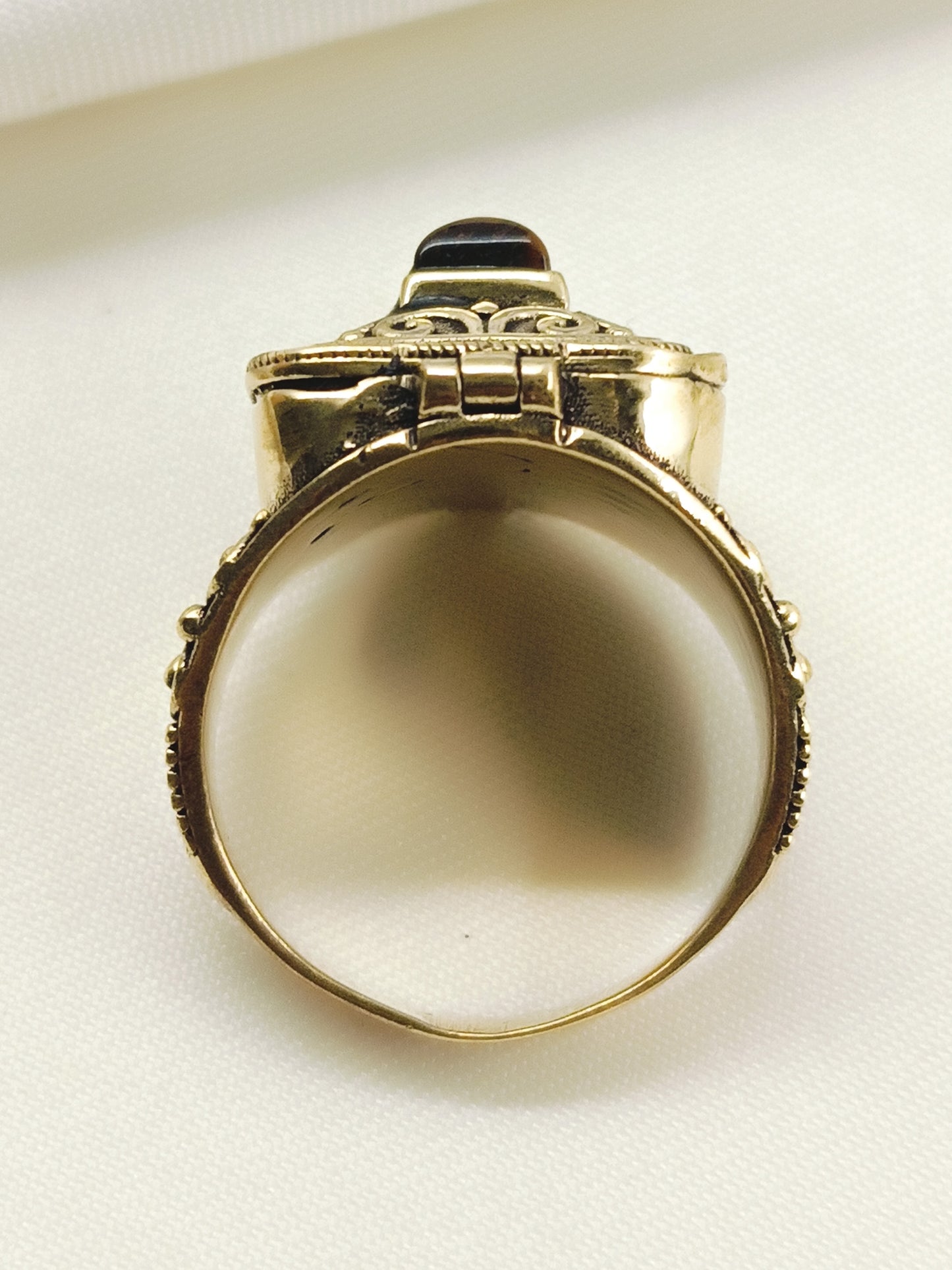 Roop Brown Men's Finger Ring