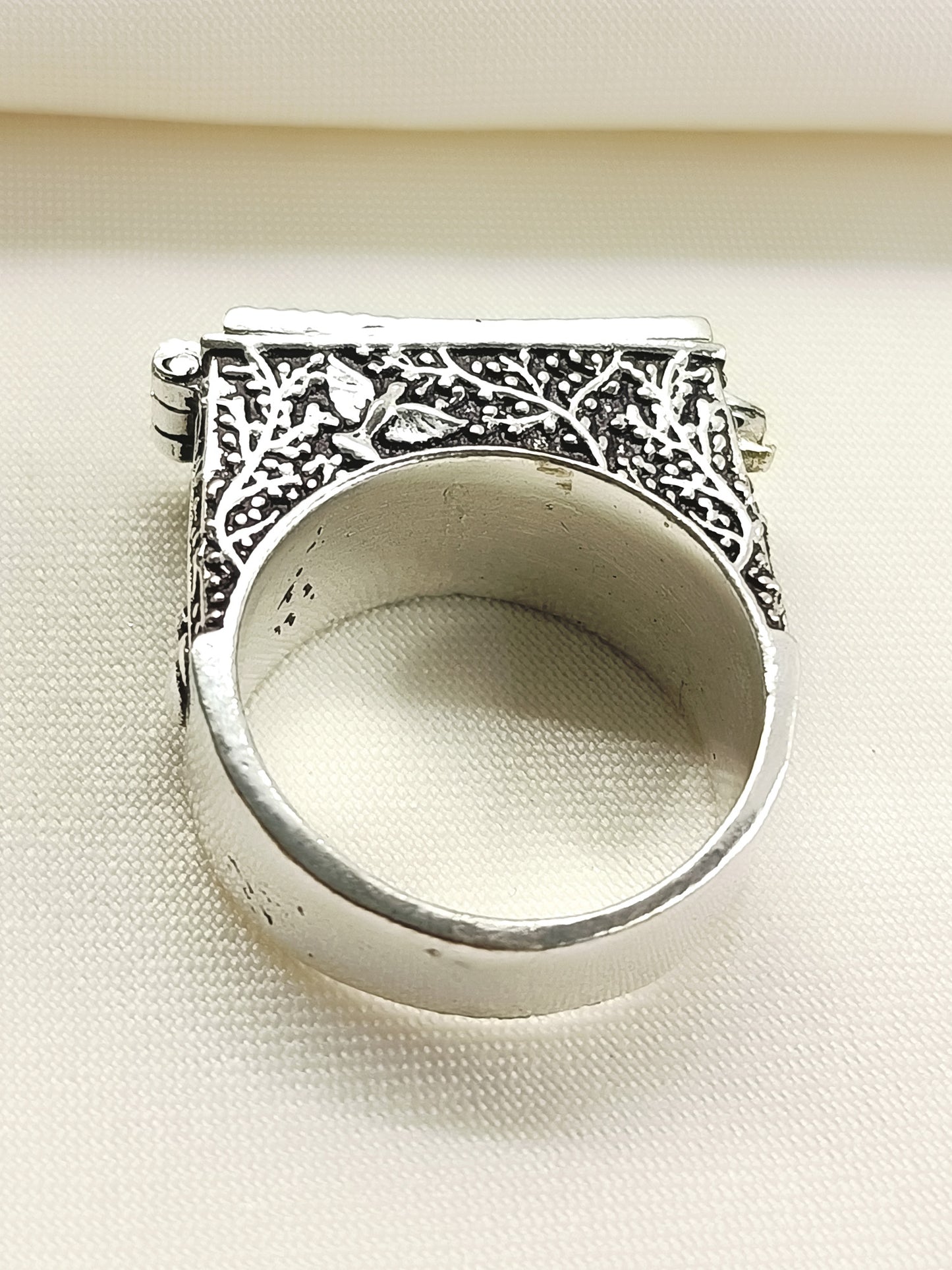 Maresh Silver Men's Finger Ring