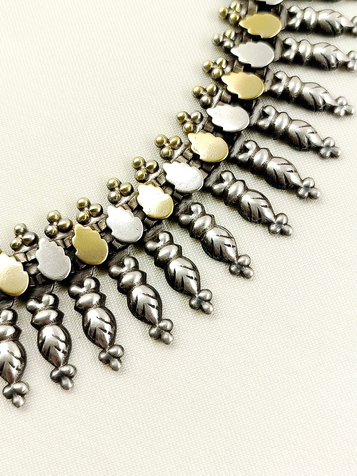 Moonlight Plain Oxidized Neckpiece