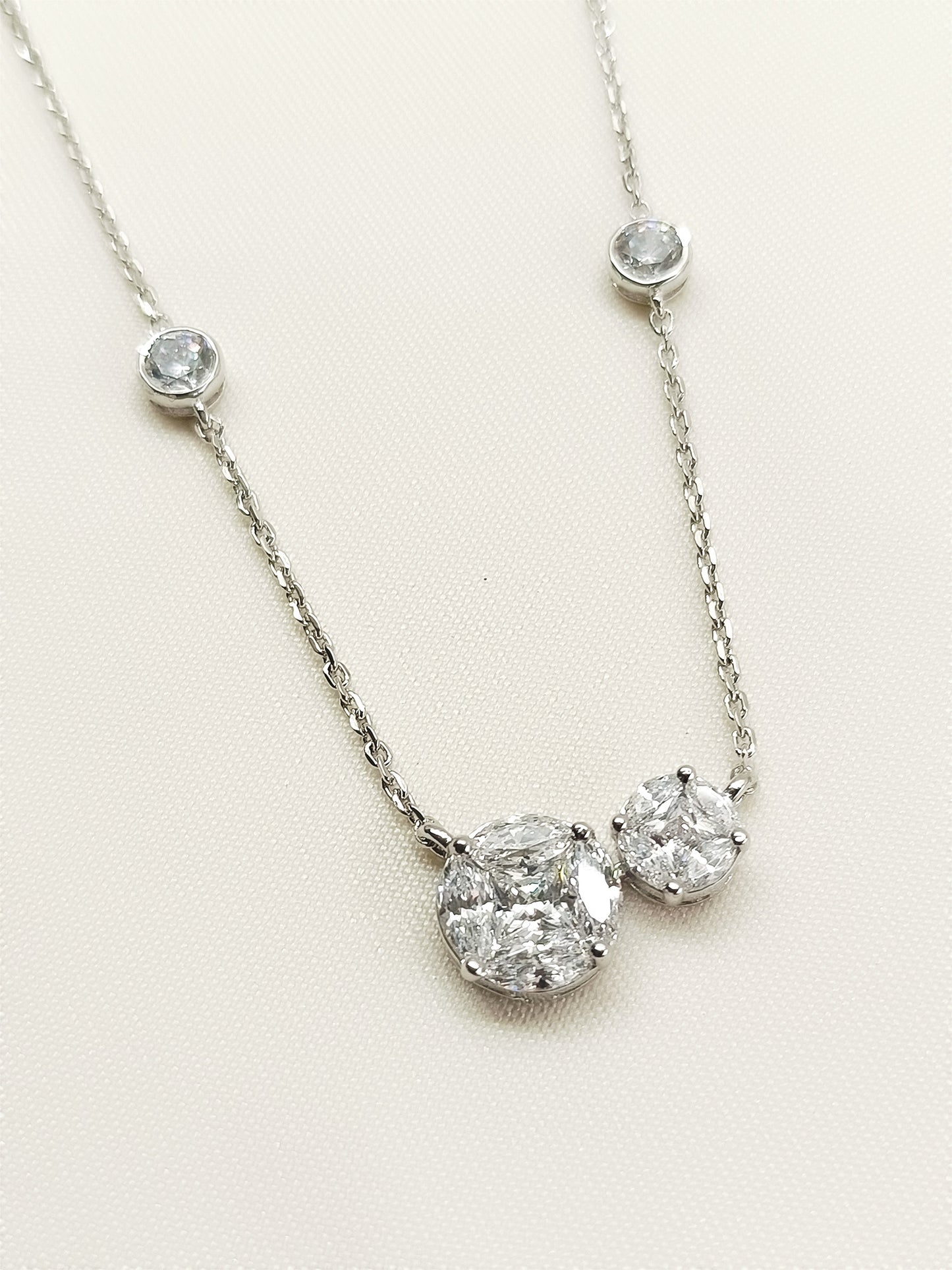 Urvita 92.5 Silver Swarovski Stone Pendal
