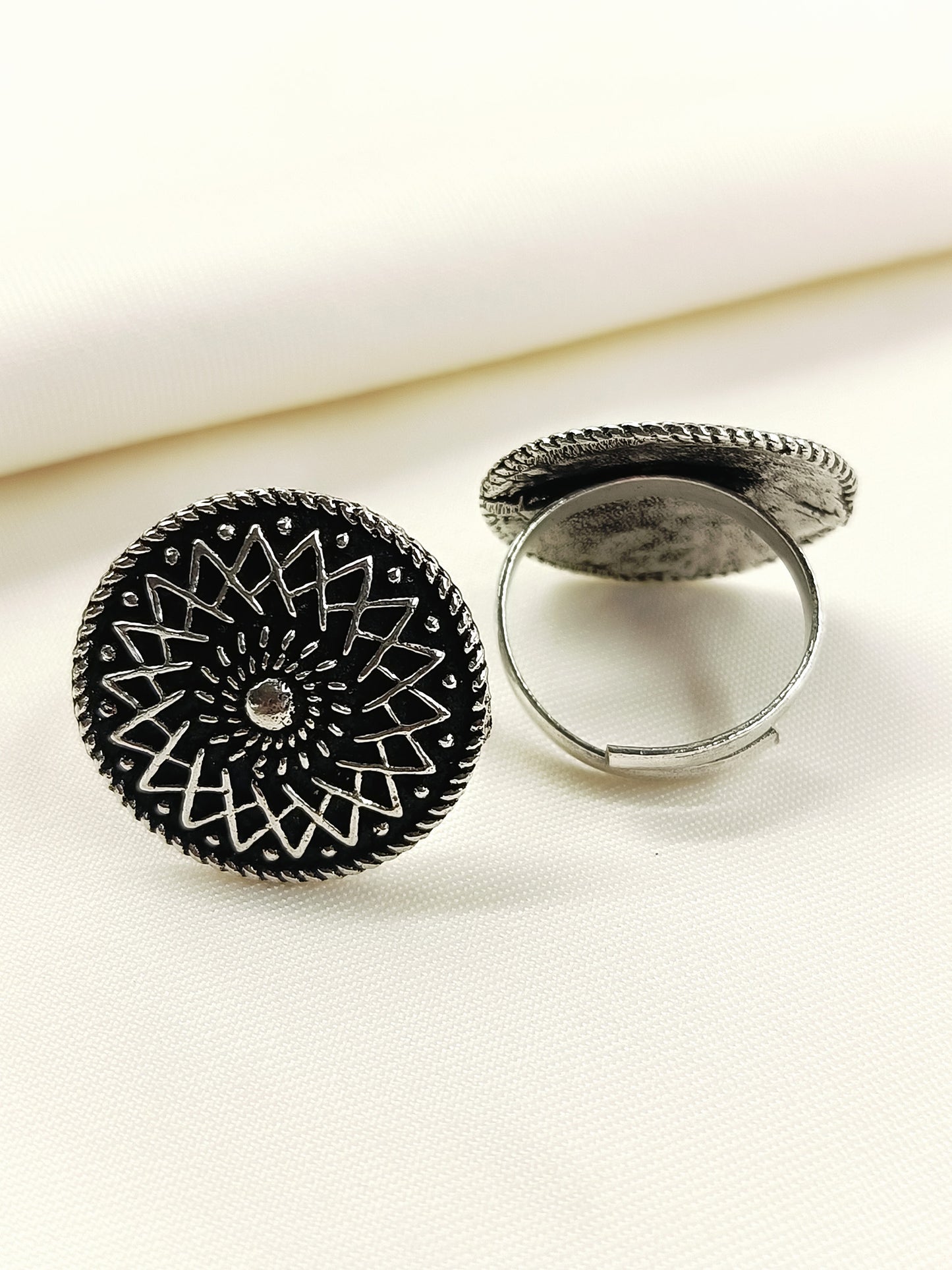 Nainika Silver Oxidized Star Mandala Toe Ring Pair