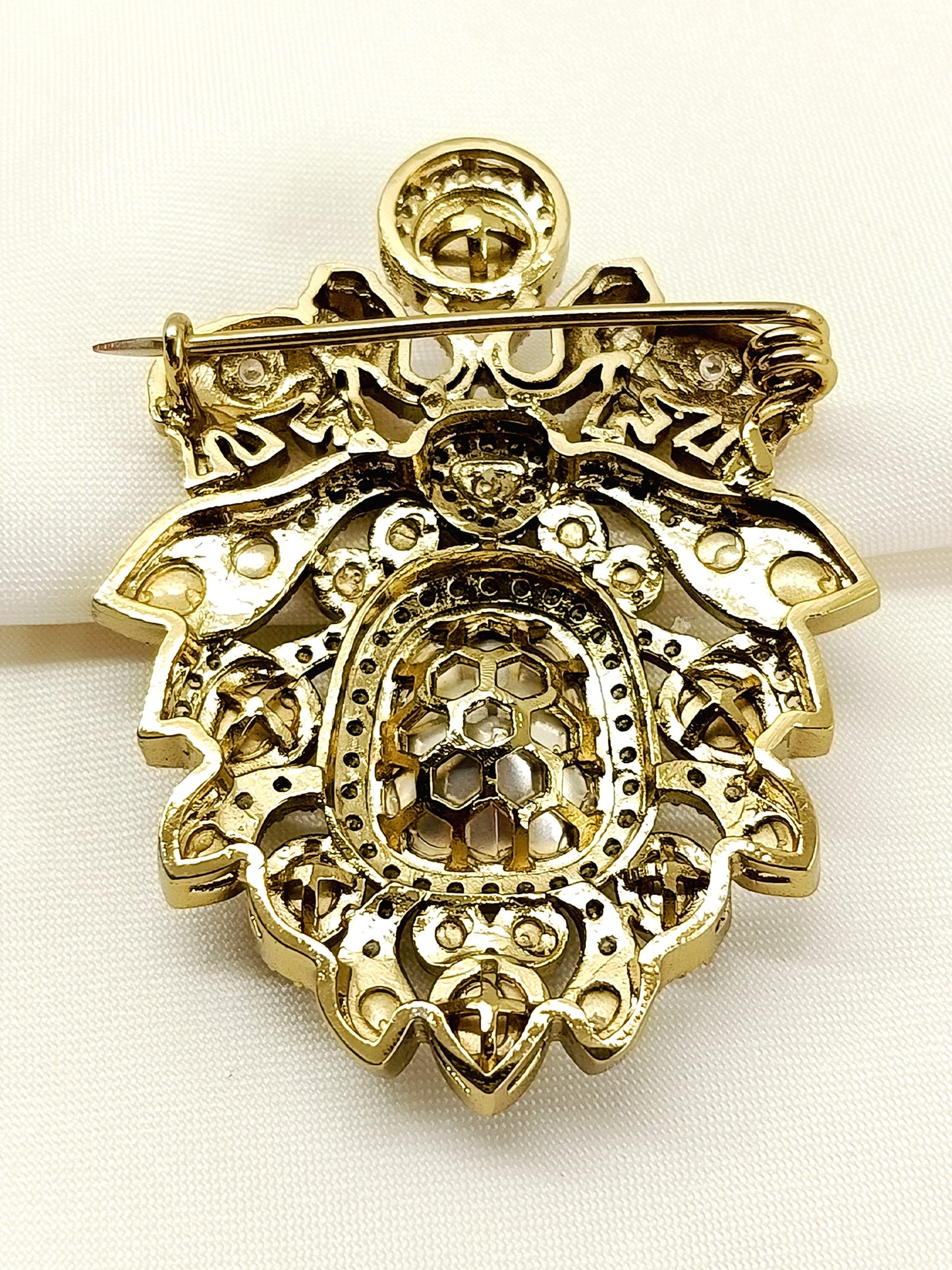 Elvian White Elephant Men's Brooch