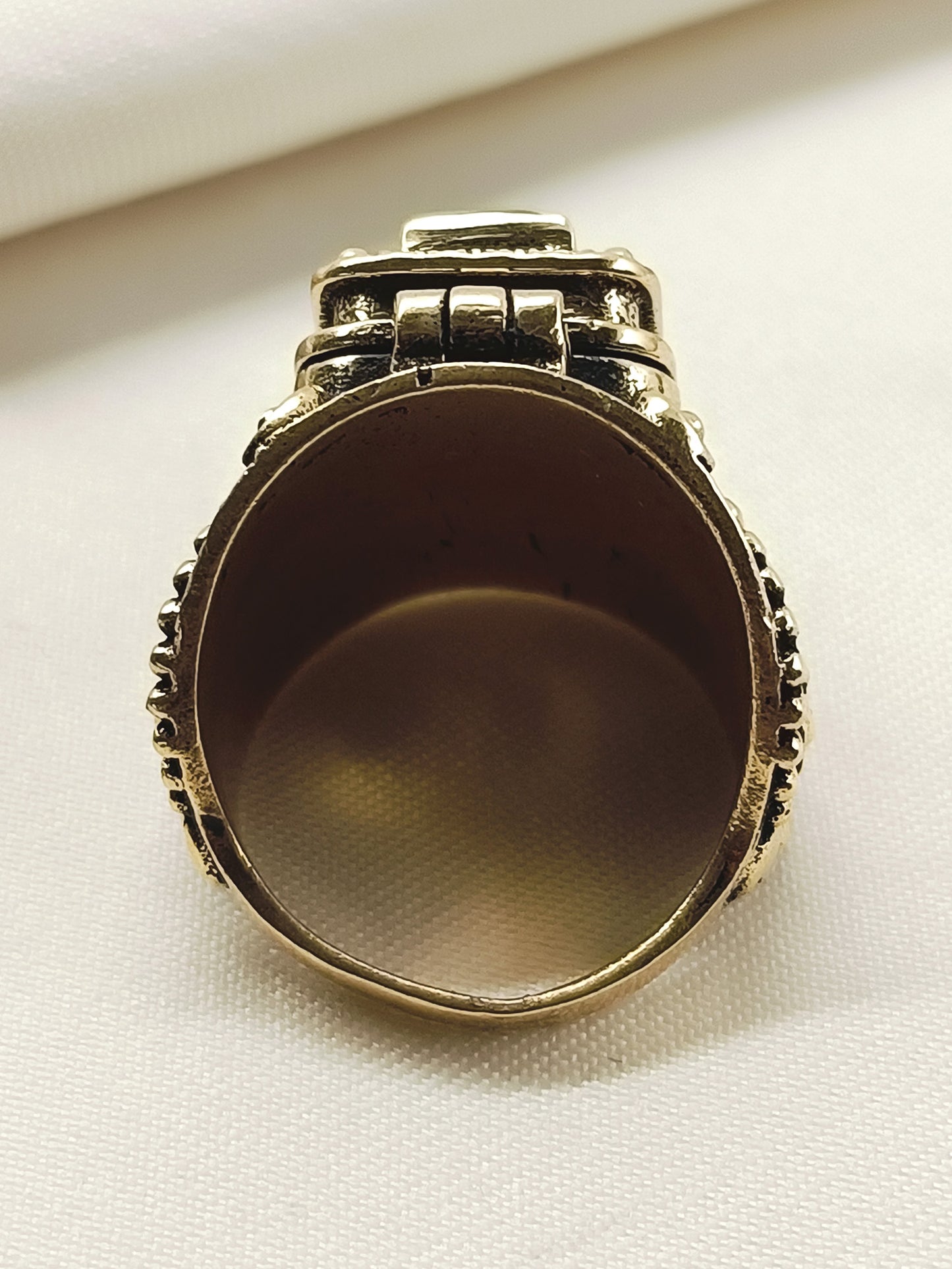 Akoya Purple Men's Finger Ring