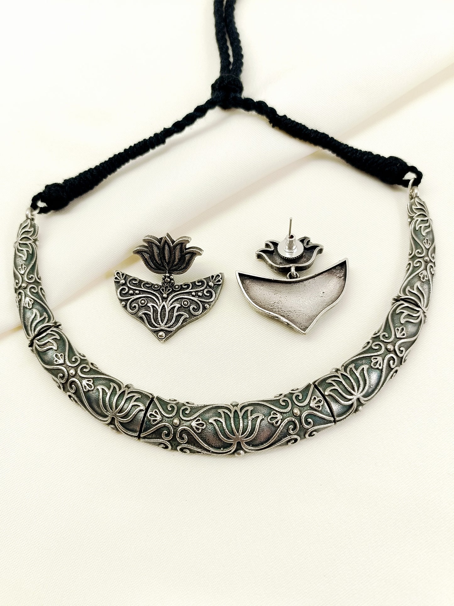 Firaki Plain Lotus Oxidized Choker Set