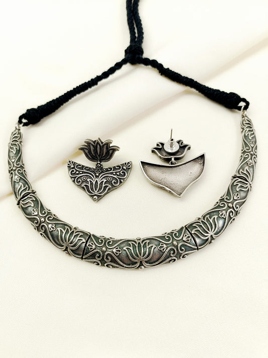 Firaki Plain Lotus Oxidized Choker Set