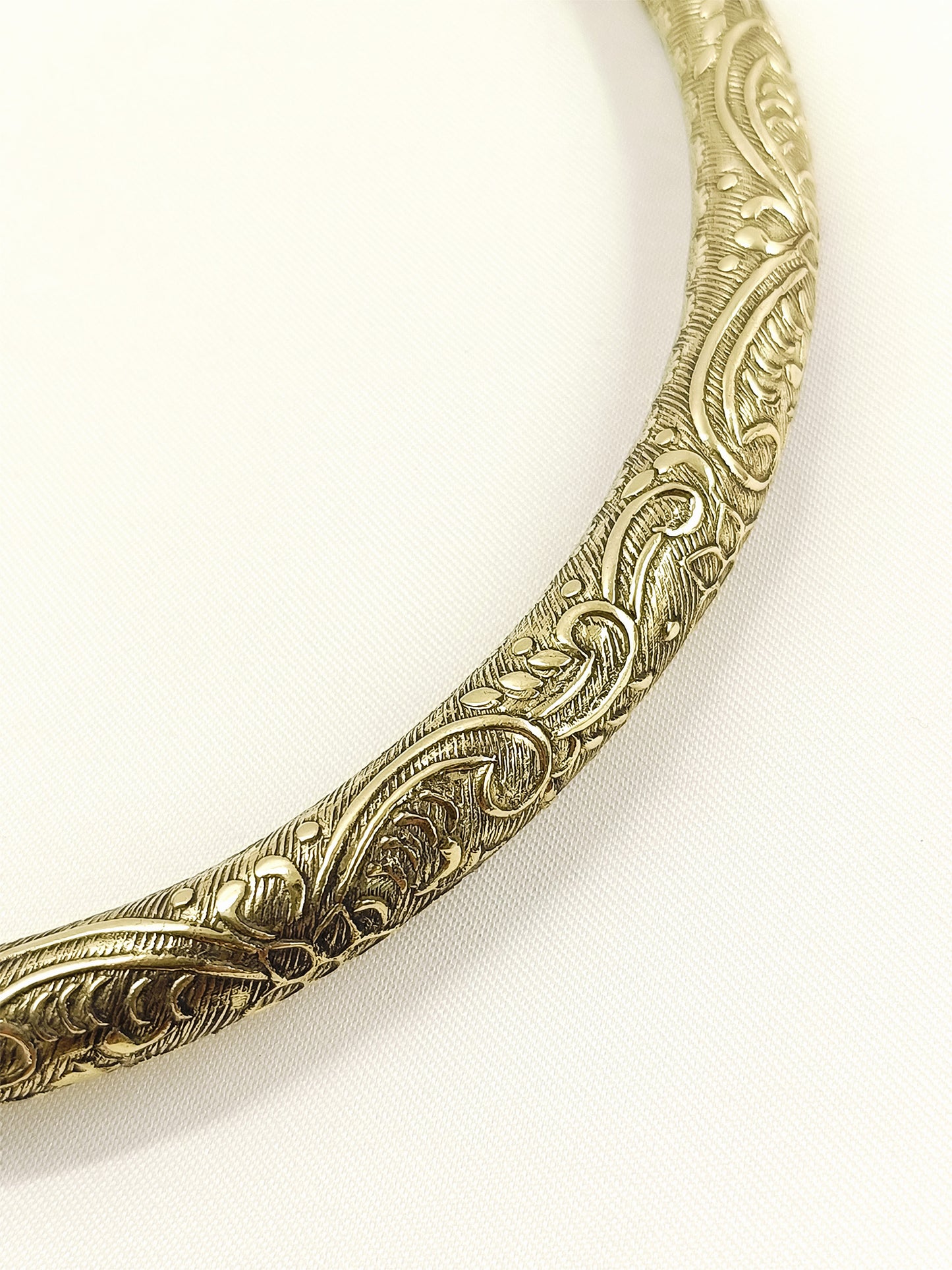 Krishna Golden Rajwada Hasli Styled Men's Neckpiece