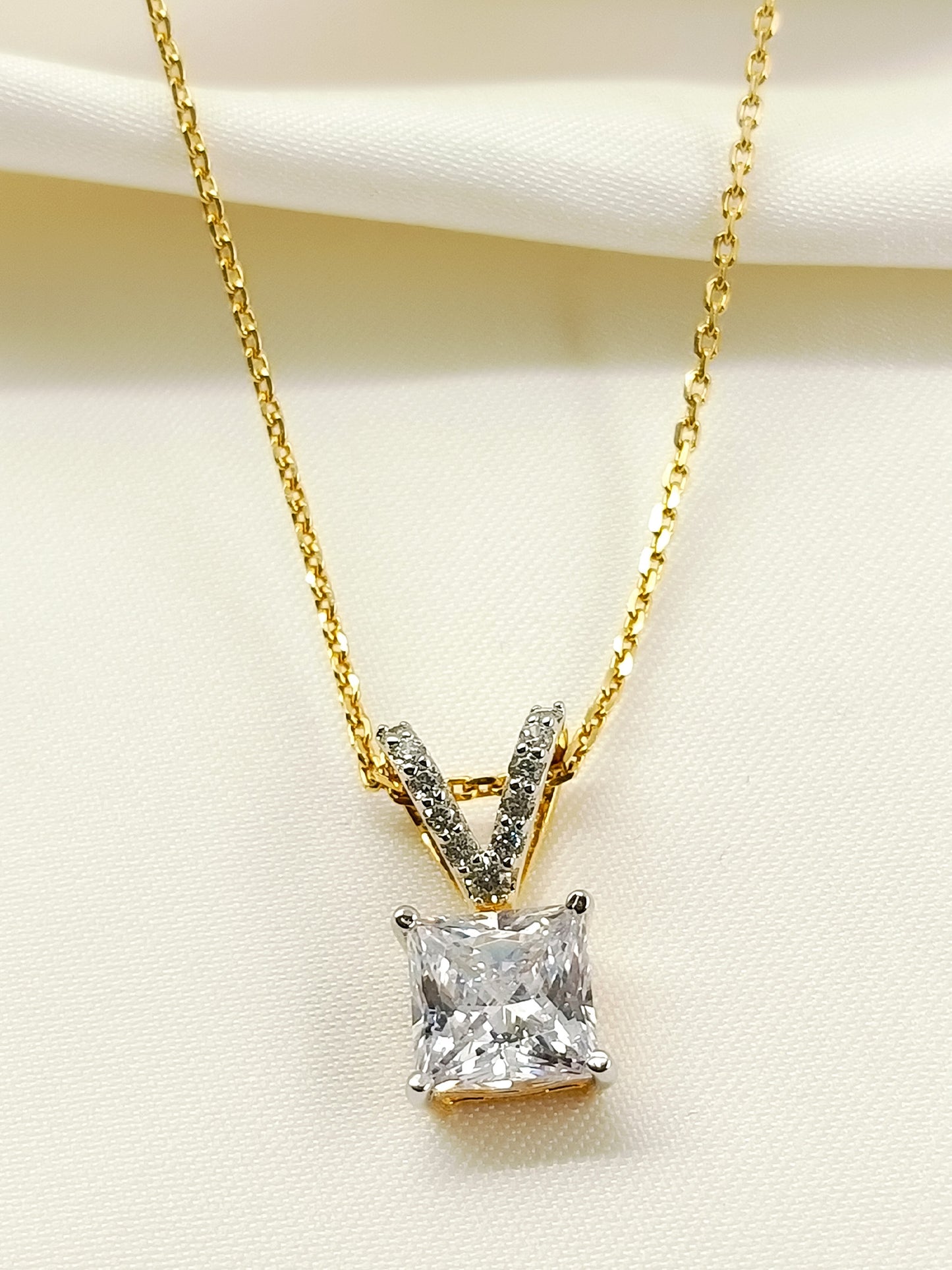 Charvi 92.5 Silver Swarovski Stone Pendal