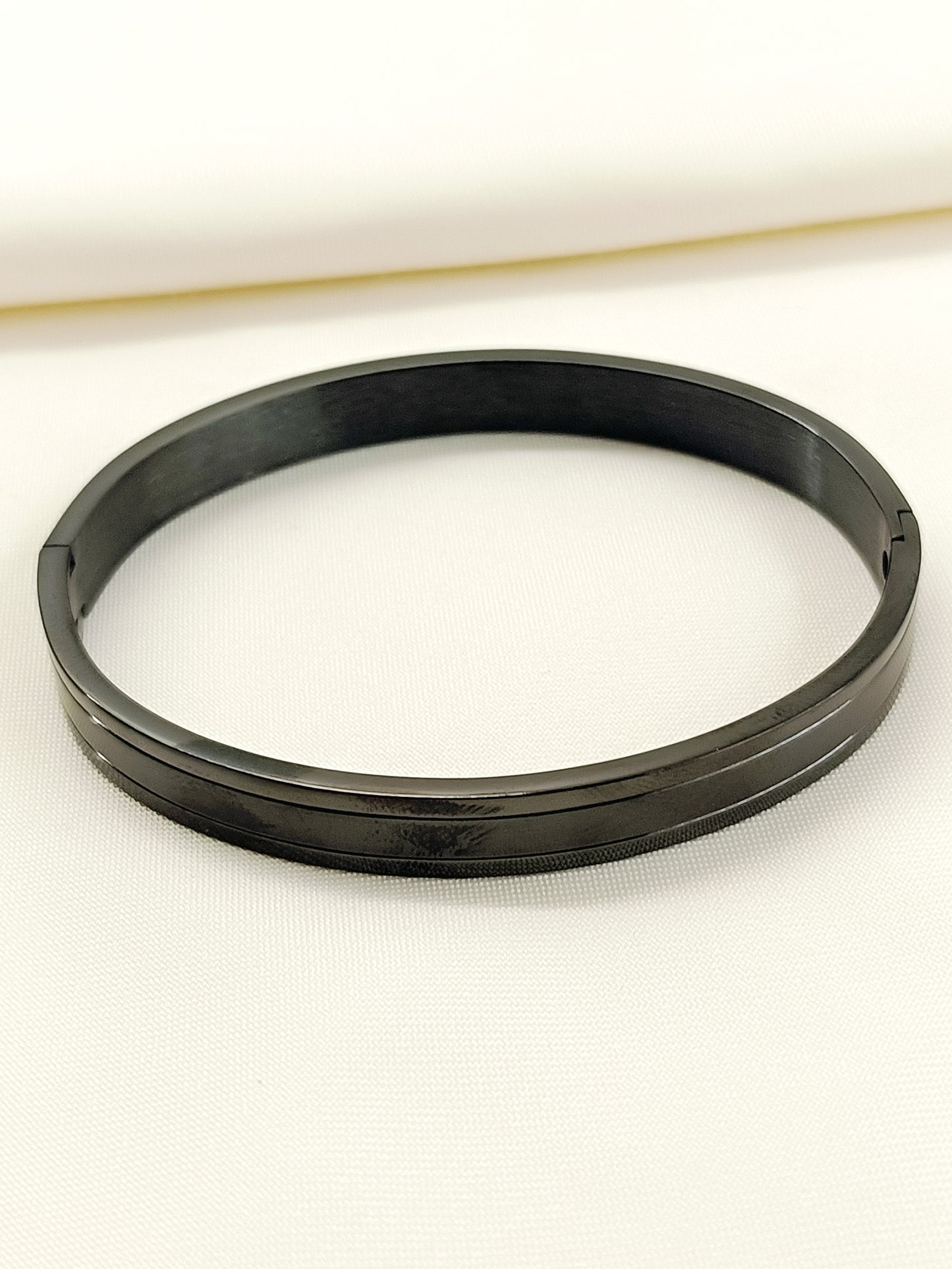 Shiven Black Men's Bracelet