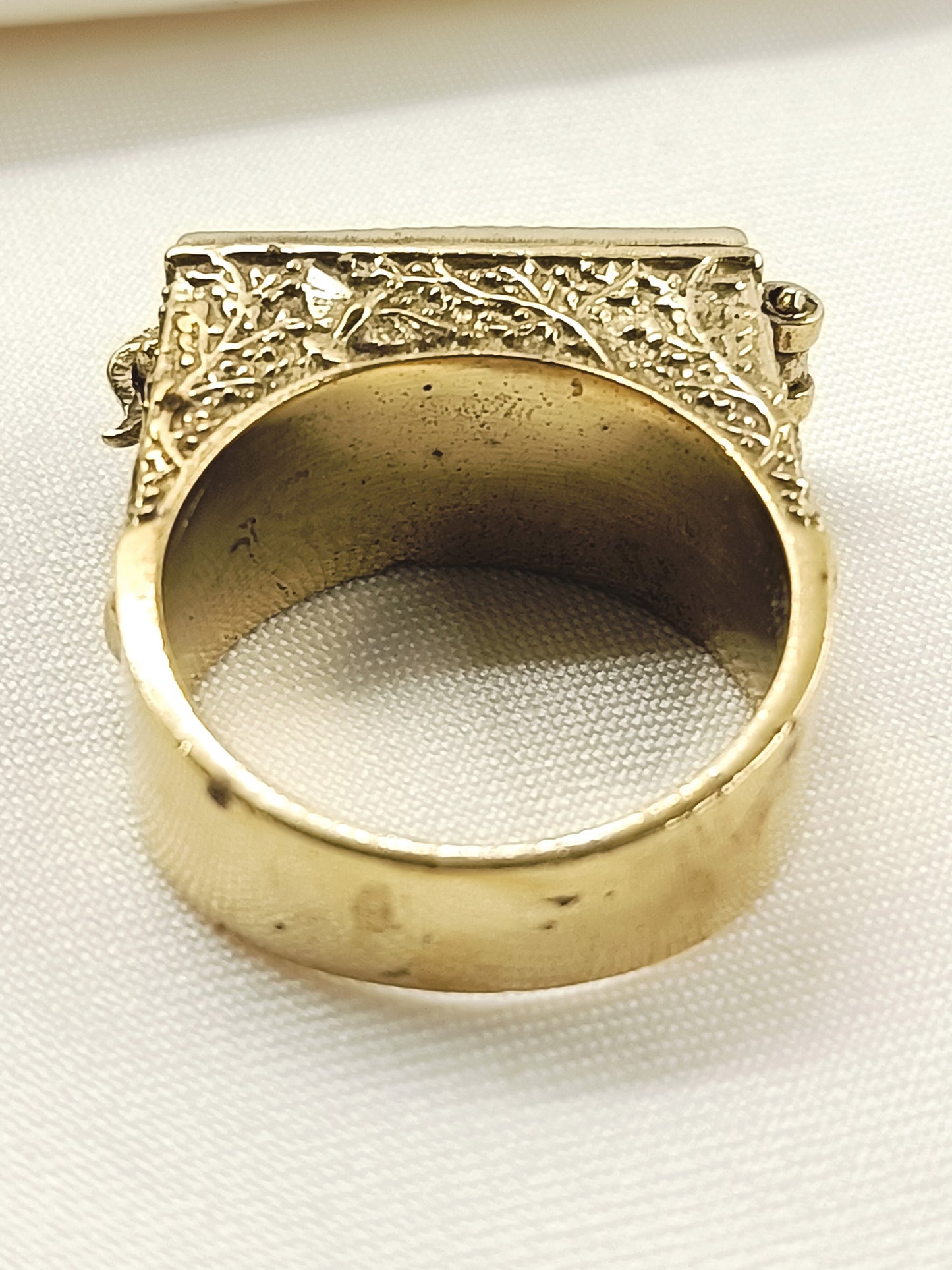 Dev Golden Men's Finger Ring