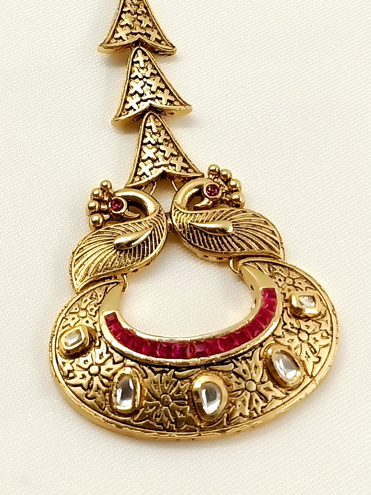 Sai Ruby Kundan Teeka