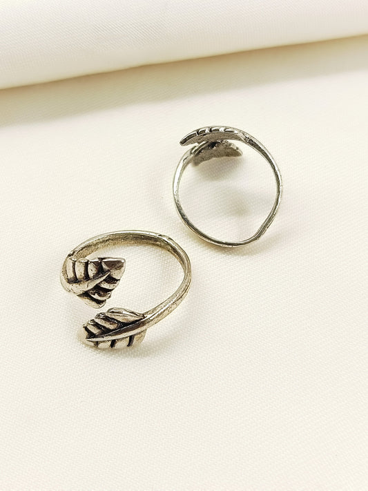 Vania Silver Oxidized Dual Leaf Toe Ring Pair