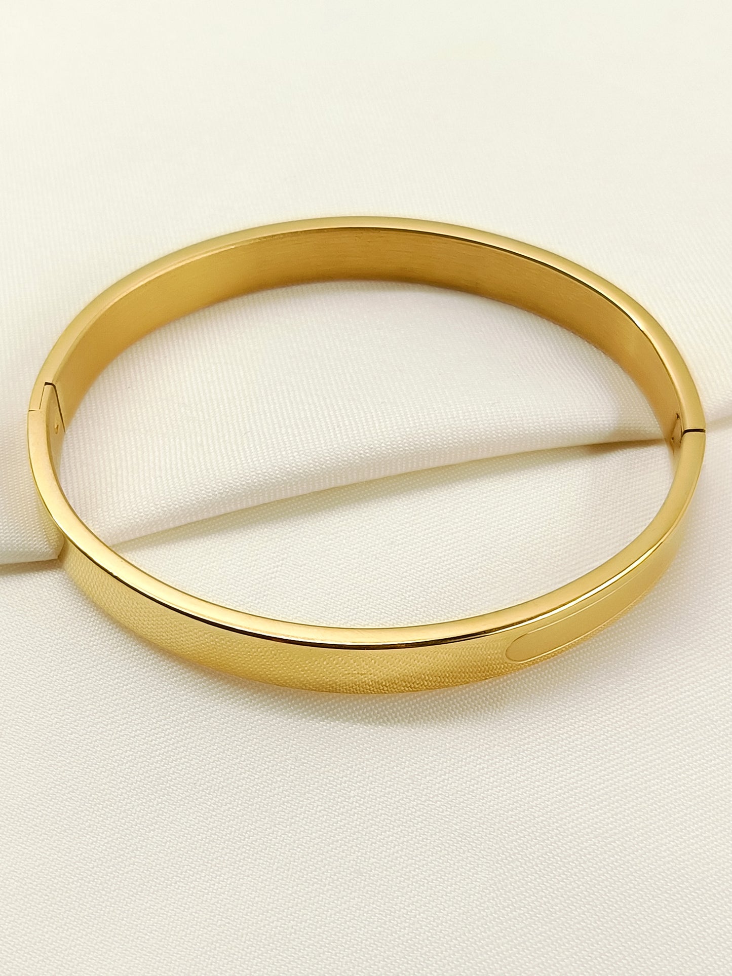 Vihanraj Golden Men's Bracelet