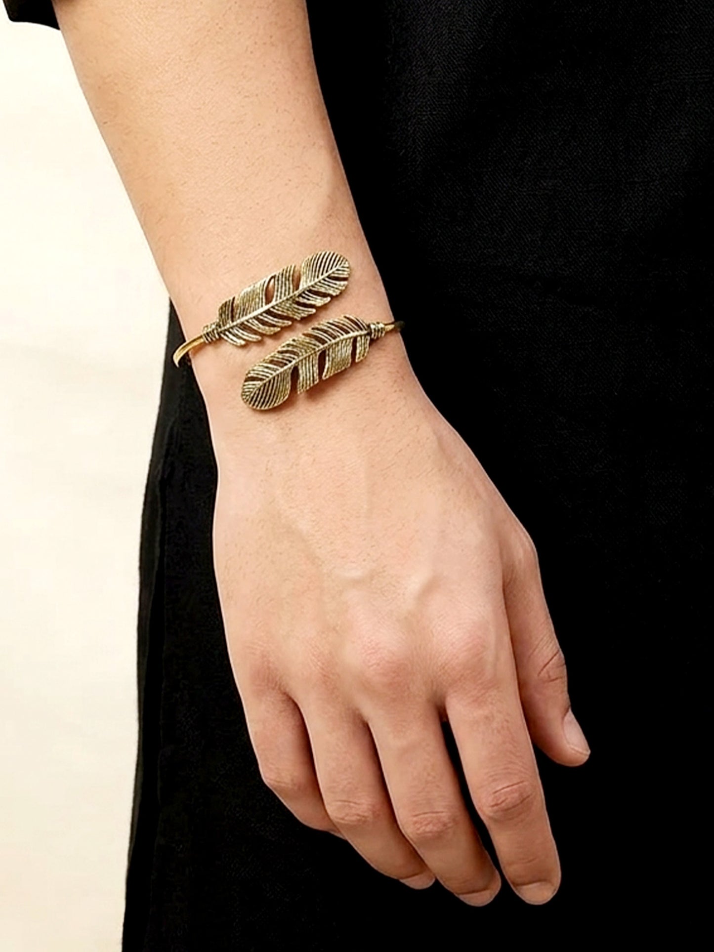 Neel Golden Men's Bracelet