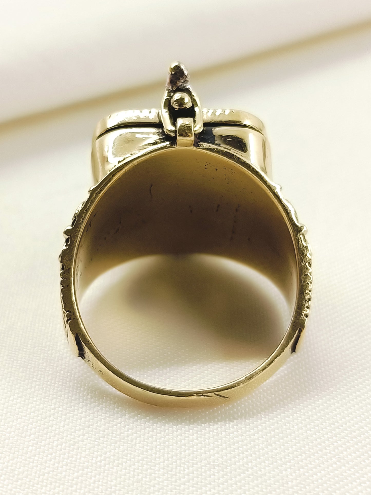 Haridra Grey Men's Finger Ring